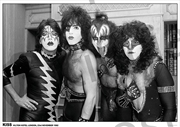 Buy Kiss - Hilton - Arti Poster