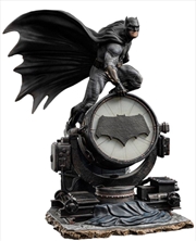 Justice League (2017) - Batman on Bat-Signal 1:10 Scale Statue | Merchandise