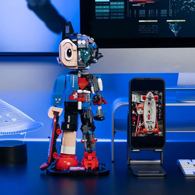 Astro Boy - Astro Boy The Skateboard Boy Buildable Figure (1117pcs)/Product Detail/Figurines