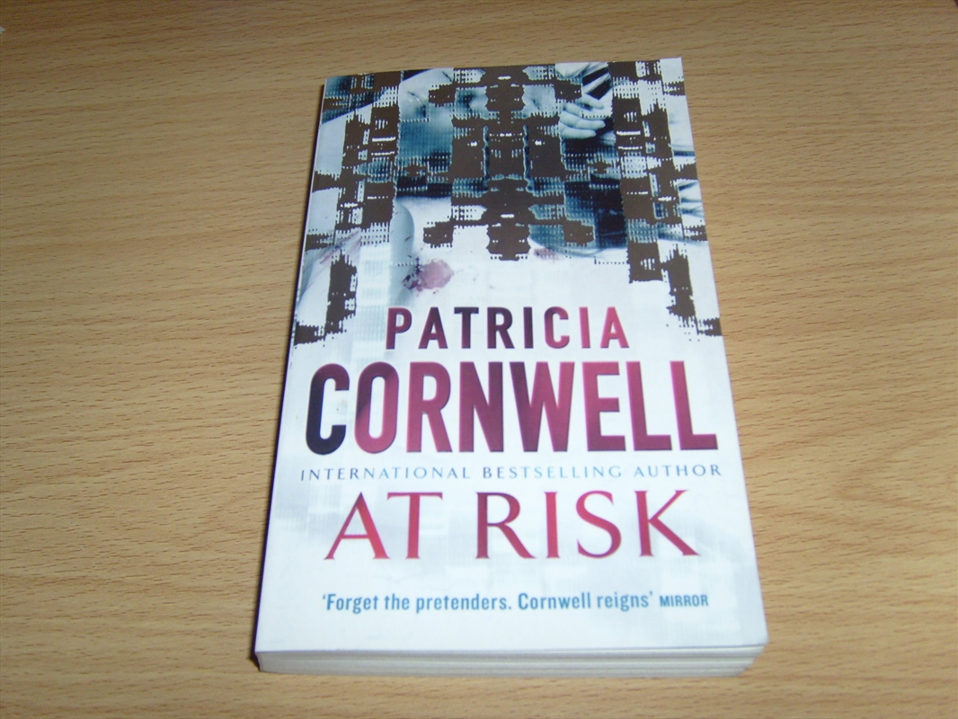 At Risk/Product Detail/Crime & Mystery Fiction