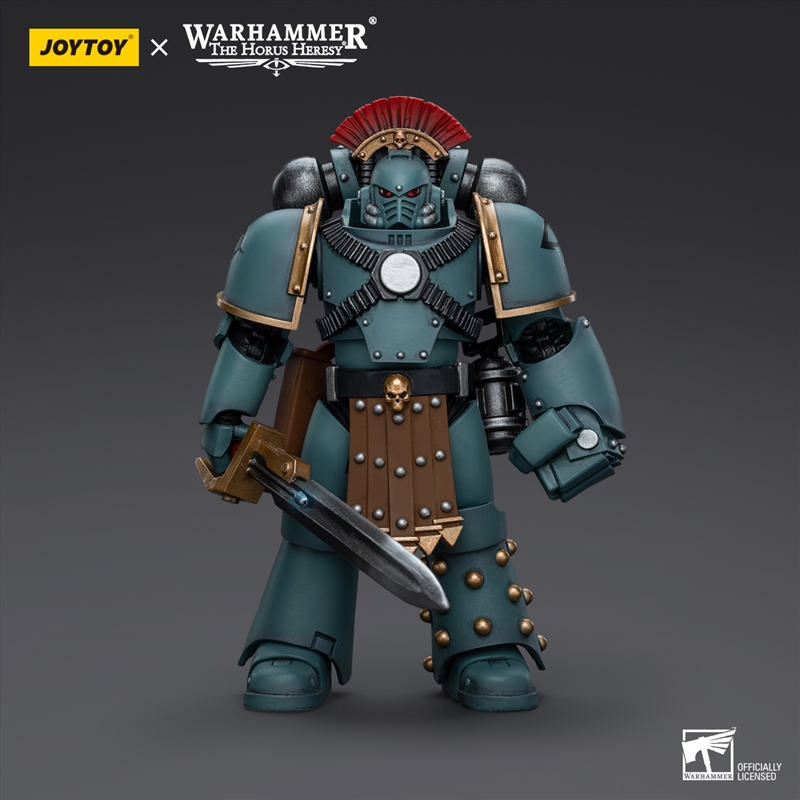 Warhammer Collectibles: 1/18 Scale Sons of Horus MKIV Tactical Squad Sergeant with Power Fist/Product Detail/Figurines