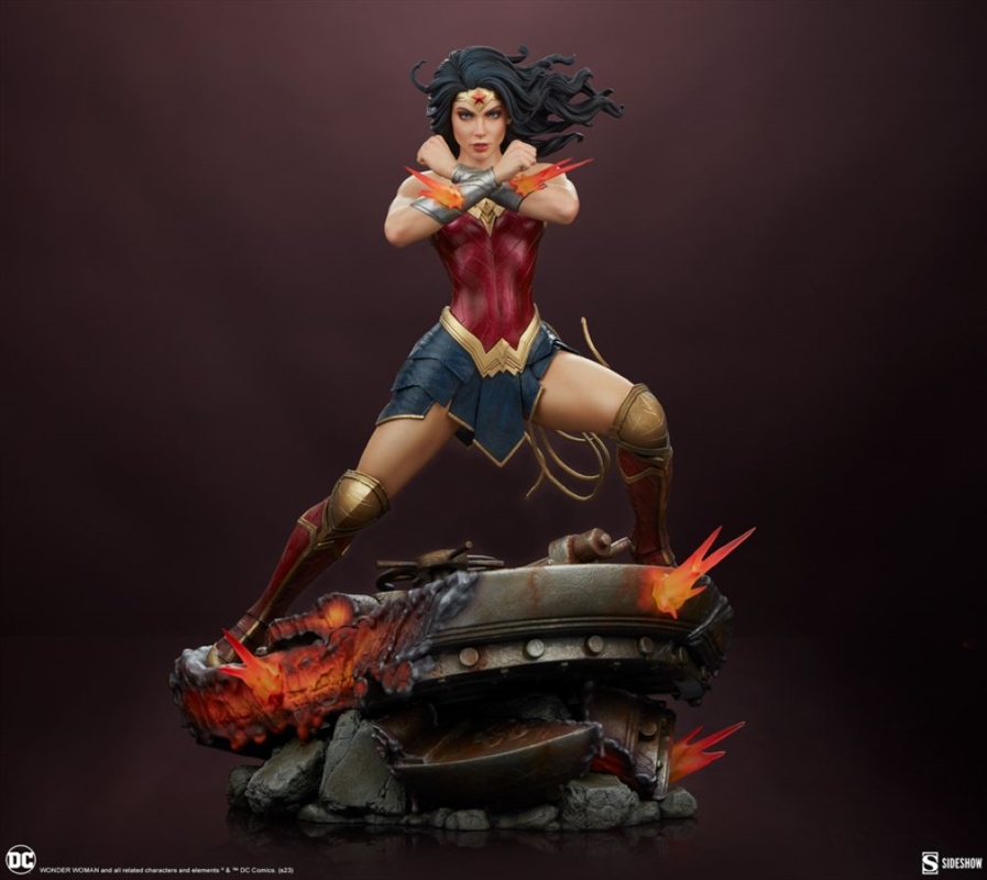 Wonder Woman - Saving The Day Premium Format Statue/Product Detail/Statues